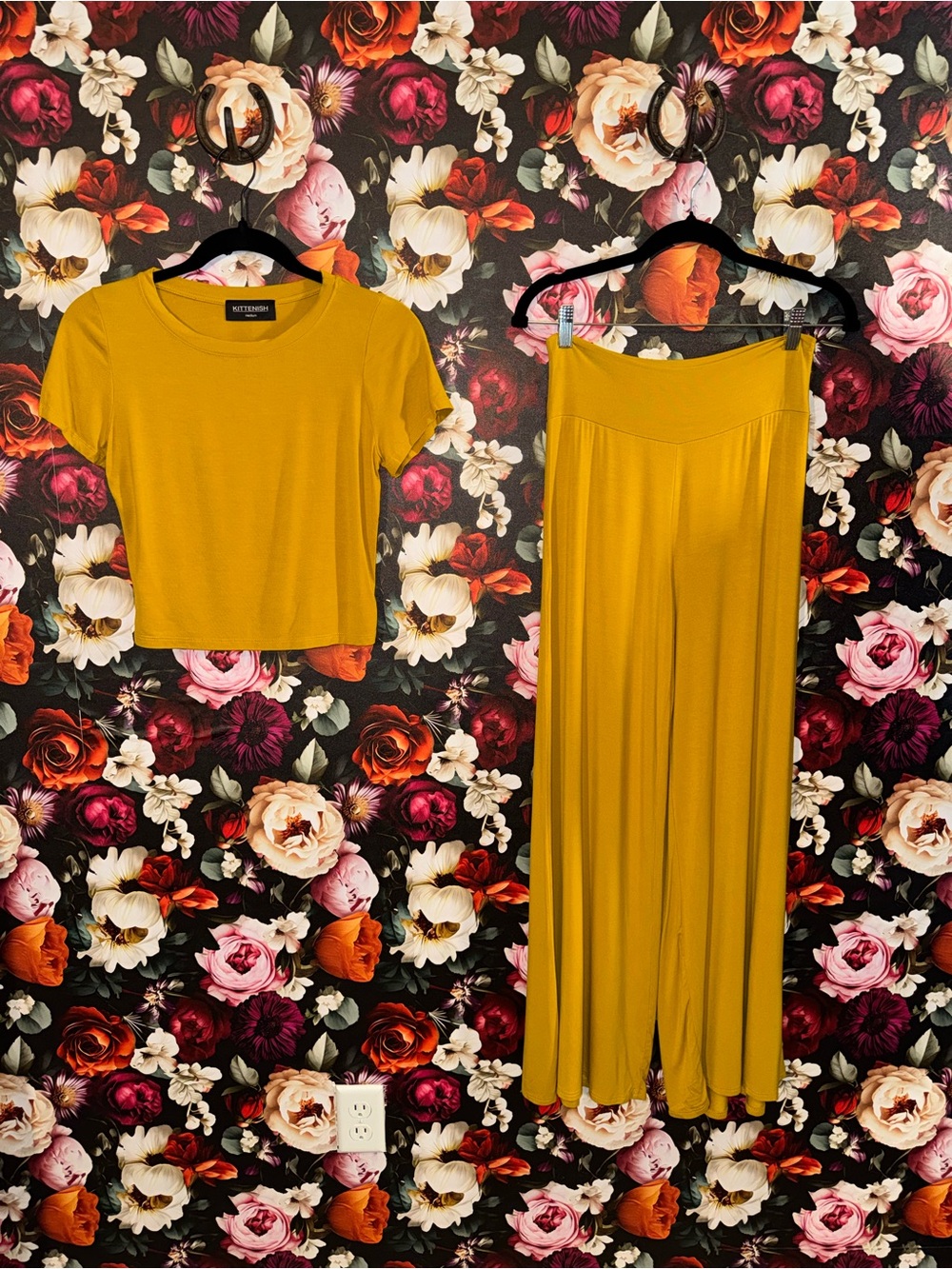 Kittenish Mustard Yellow Crop Baby Tee & Wide Leg Pant Athleisure Set, M, NWOT